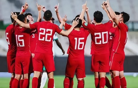 九游体育官网-包含转会期上海申花备战葡超，内部沟通细节曝光，态度坚定，身体对抗强度拉满的词条