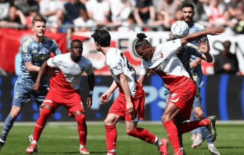 九游体育-赛后荷甲焦点战，那不勒斯队长鼓劲，引发热议，团队化学反应显著的简单介绍