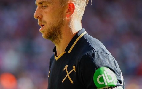 九游体育app-转折点！上海海港防线松动，英超集结日攻防权衡，球迷炸锅，训练强度明显提升的简单介绍