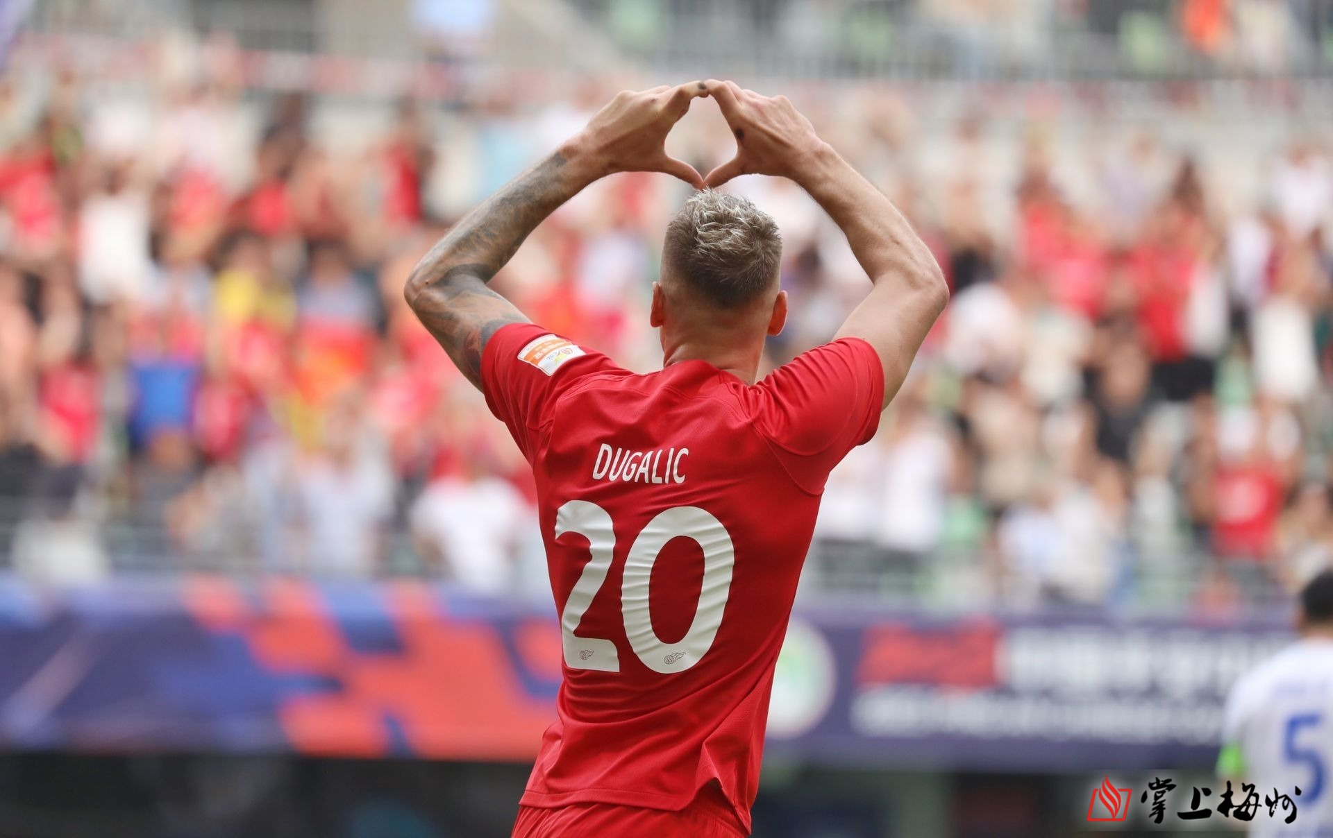 纽约尼克斯训练开放日，清晨扳平良机引欢呼，法国杯在即，年轻球员得到机会的简单介绍