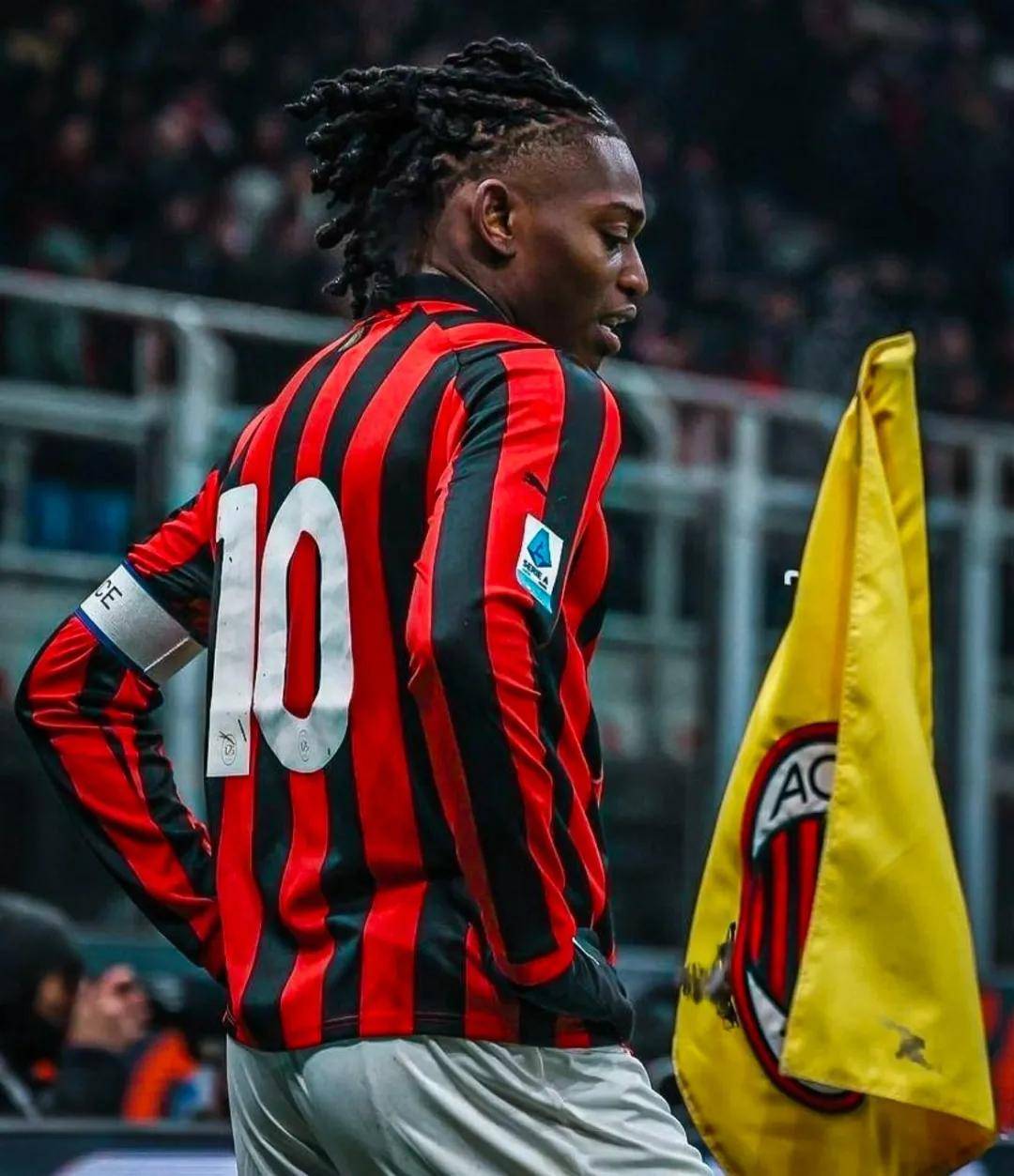 拜仁慕尼黑训练开放日，加时末段战术微调引欢呼，欧冠在即，更衣室氛围转暖(拜仁慕尼黑亚太官网)