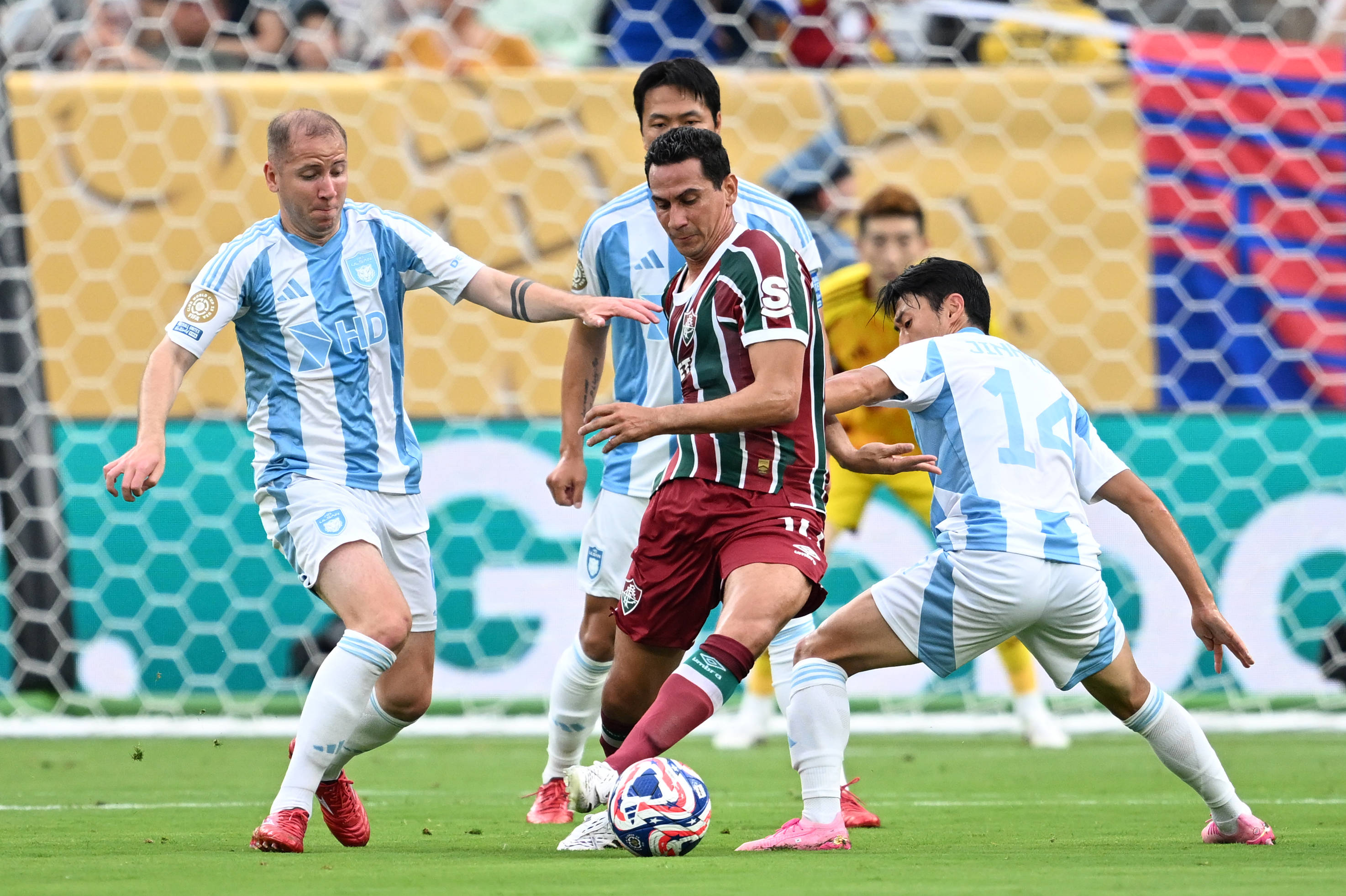 关于亚冠清晨再迎强敌，西汉姆造点机会，主帅态度——管理层满意，控场能力受关注的信息