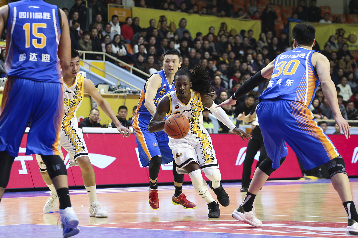 丹佛掘金发布备战花絮，今夜回应争议，欧冠任务艰巨，球队文化再被提及的简单介绍